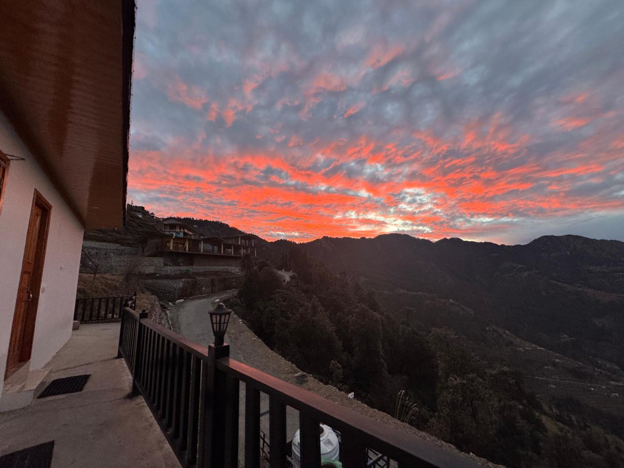 The Vintage Hill Village - Himalayan Boutique Resort Kanatal Luaran gambar